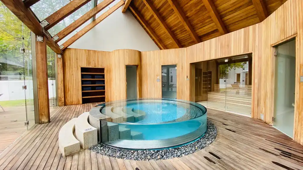 Delquarian Royal Stay Luxury Spa Interior